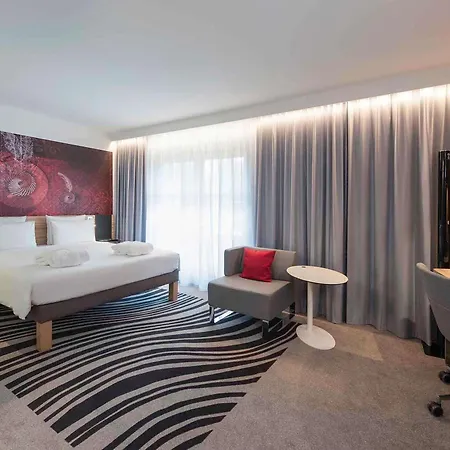 Novotel מלון 4*